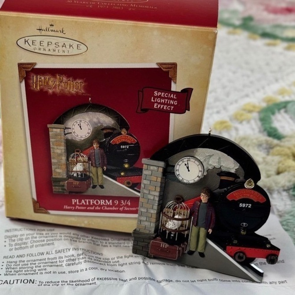 Hallmark Keepsake 2003 Harry Potter Platform 9 3/4 Ornament QXI4279 Boxed